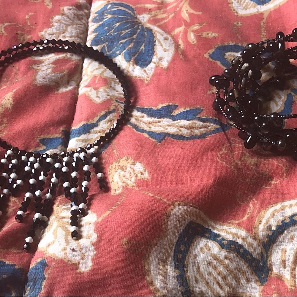 Elegant Black Beaded Necklace Set